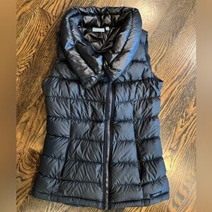 Women’s Athleta black puffer vest, XS